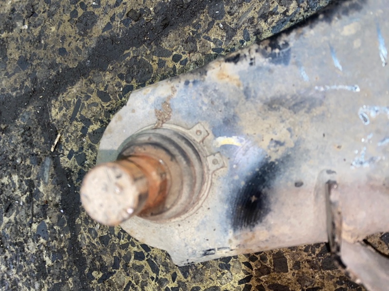 Рычаг подвески нижний