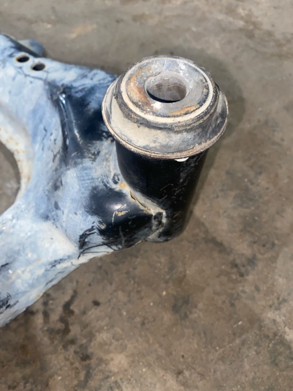 Подрамник передний