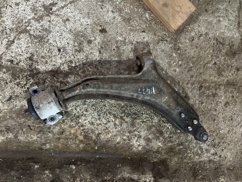 Рычаг подвески нижний